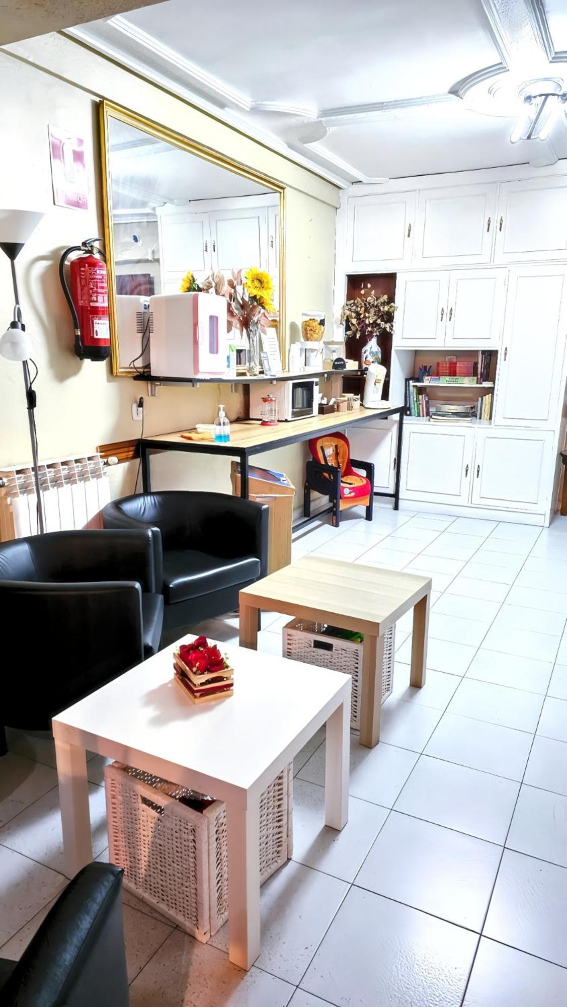 Hostal La Rosa Касерес Экстерьер фото
