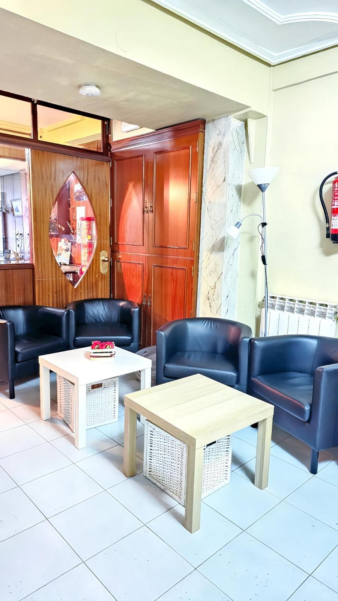Hostal La Rosa Касерес Экстерьер фото