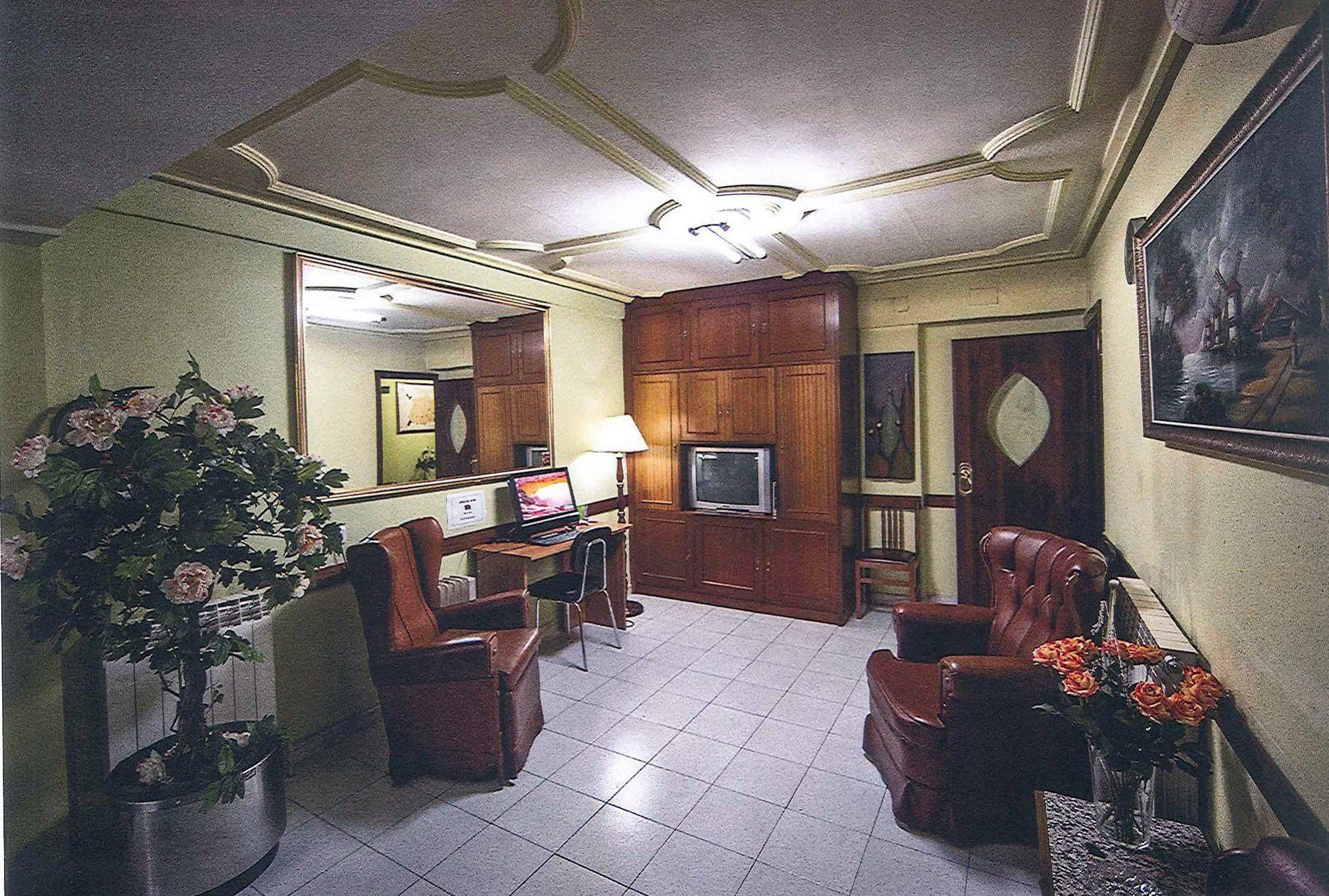 Hostal La Rosa Касерес Экстерьер фото