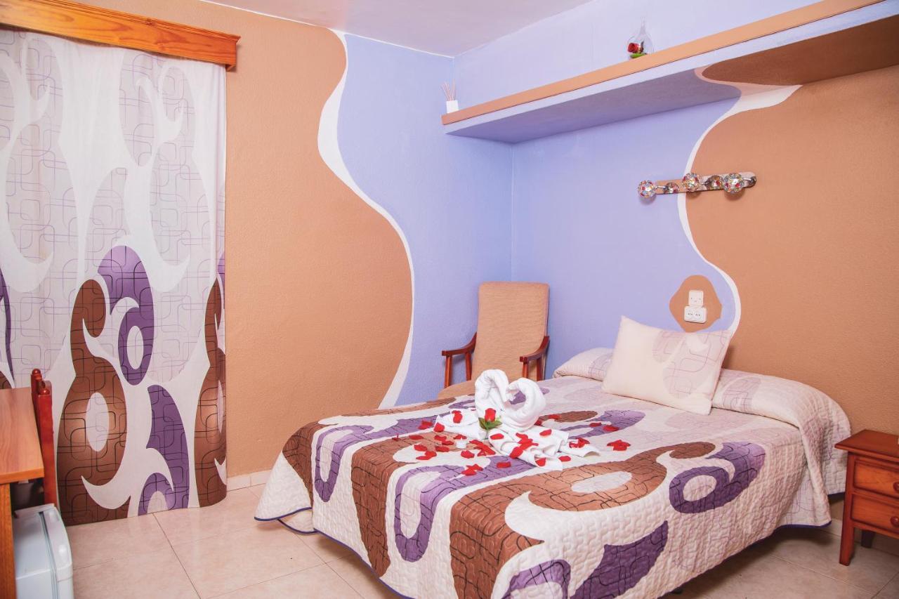 Hostal La Rosa Касерес Экстерьер фото